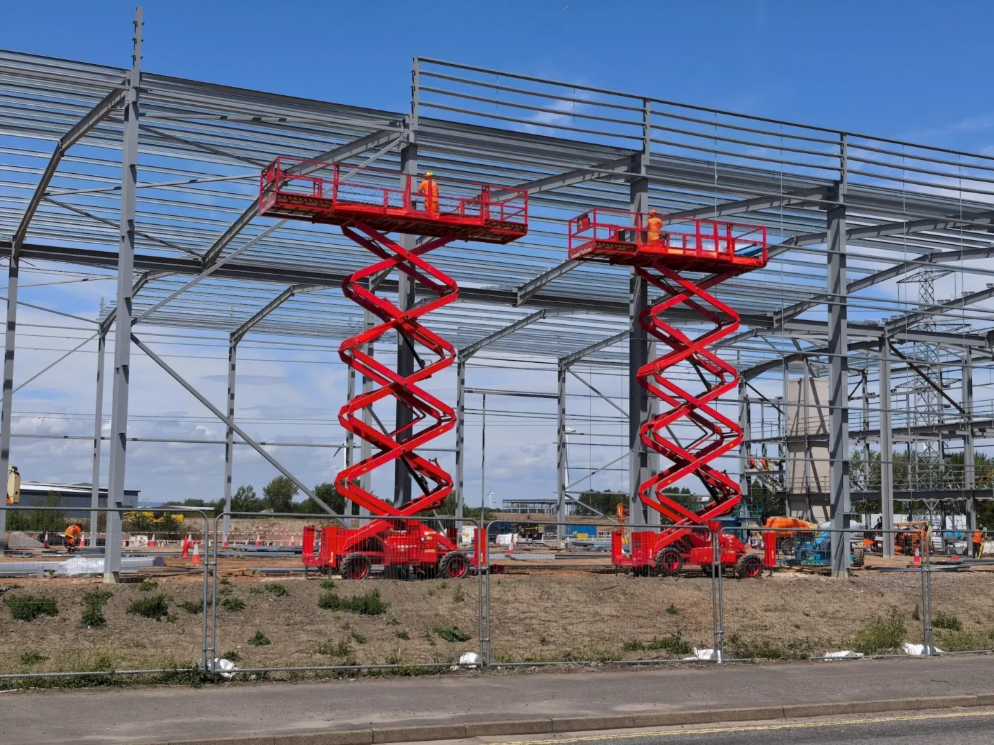 What types of scissor lifts are there and how should one choose?